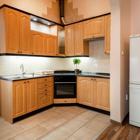 Central And Large Ac Home Away From Home 布达佩斯 外观 照片