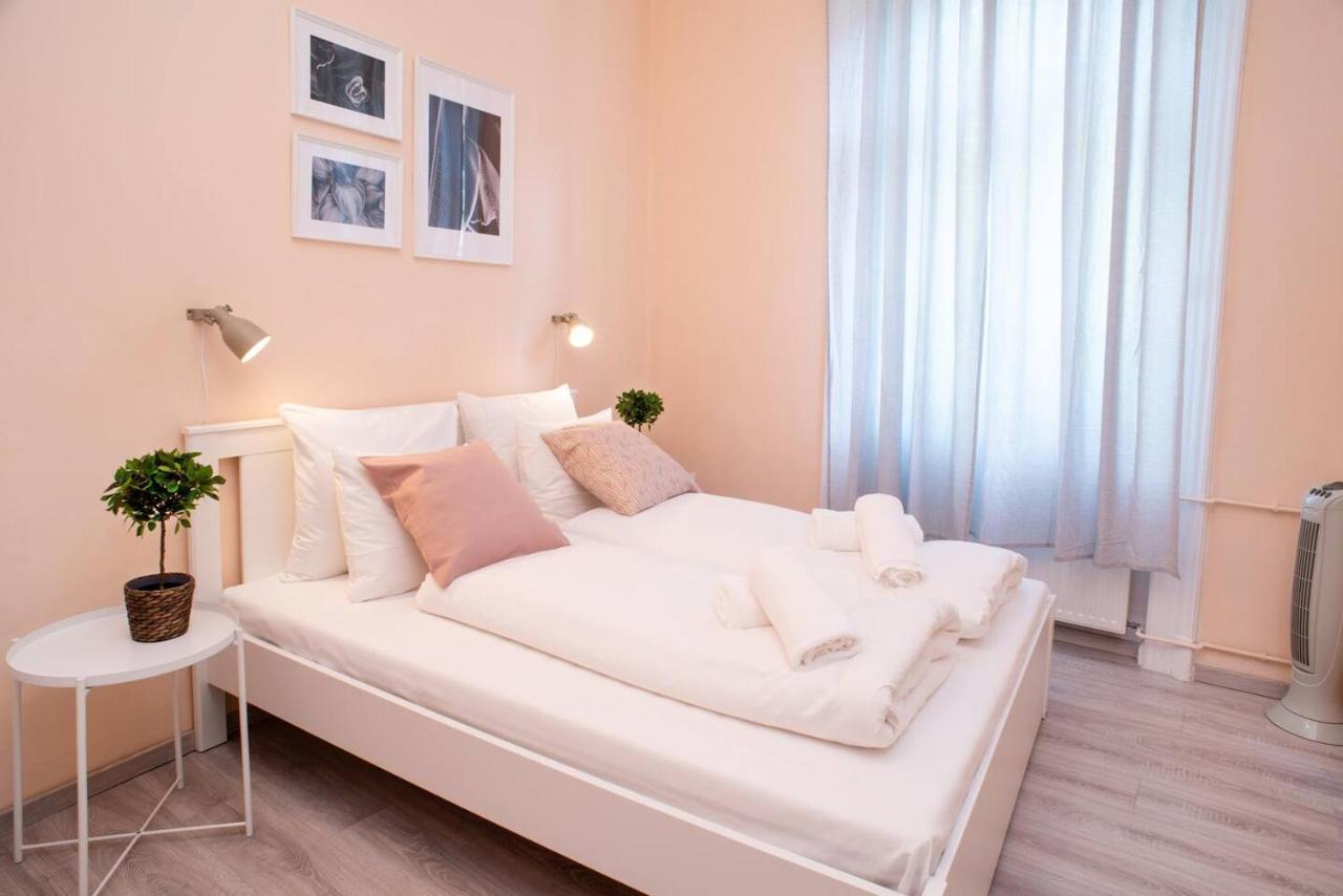 Central And Large Ac Home Away From Home 布达佩斯 外观 照片