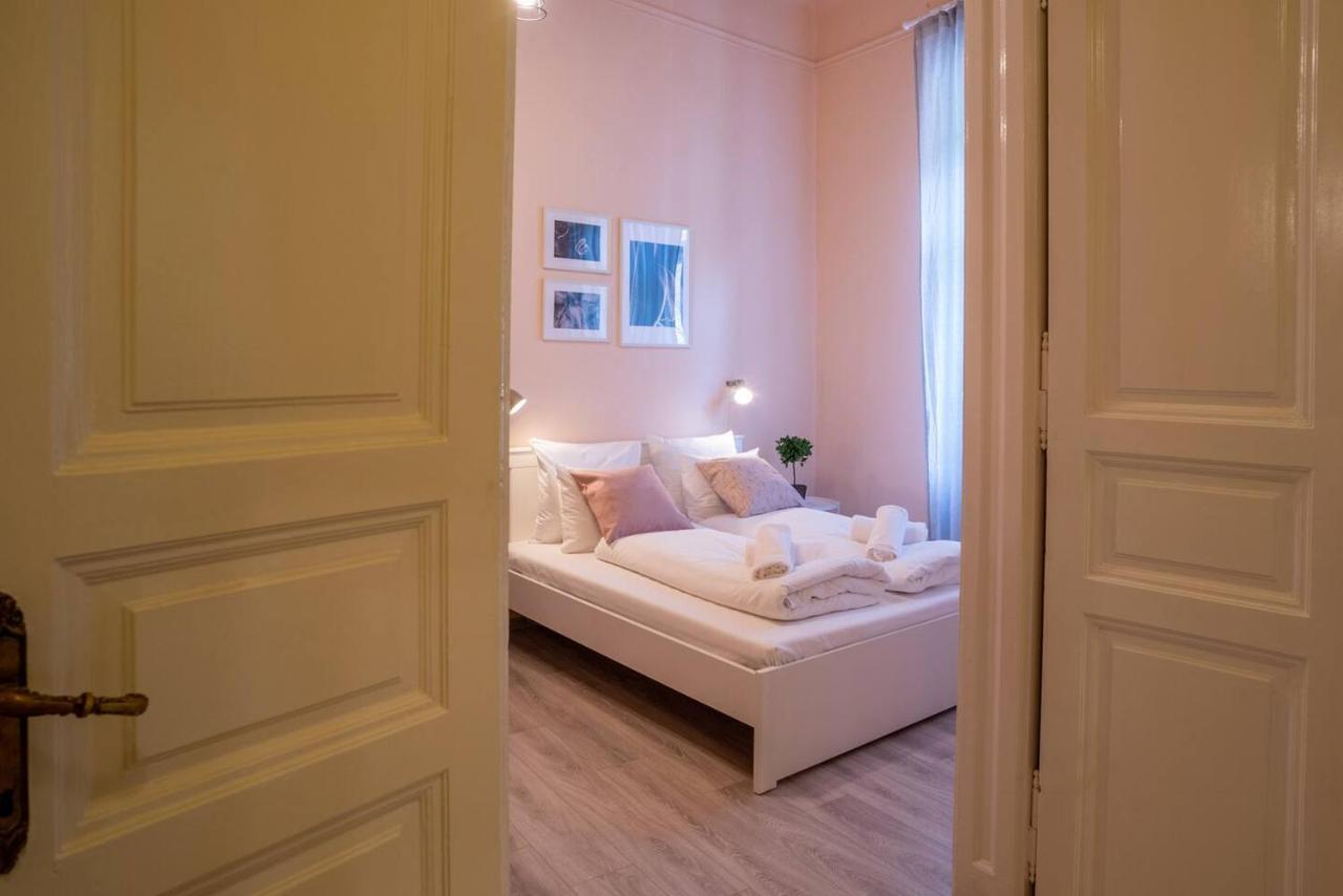 Central And Large Ac Home Away From Home 布达佩斯 外观 照片
