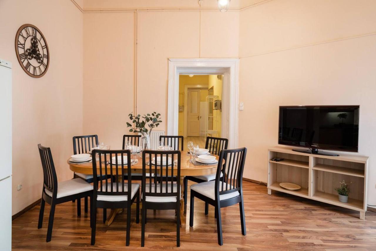 Central And Large Ac Home Away From Home 布达佩斯 外观 照片
