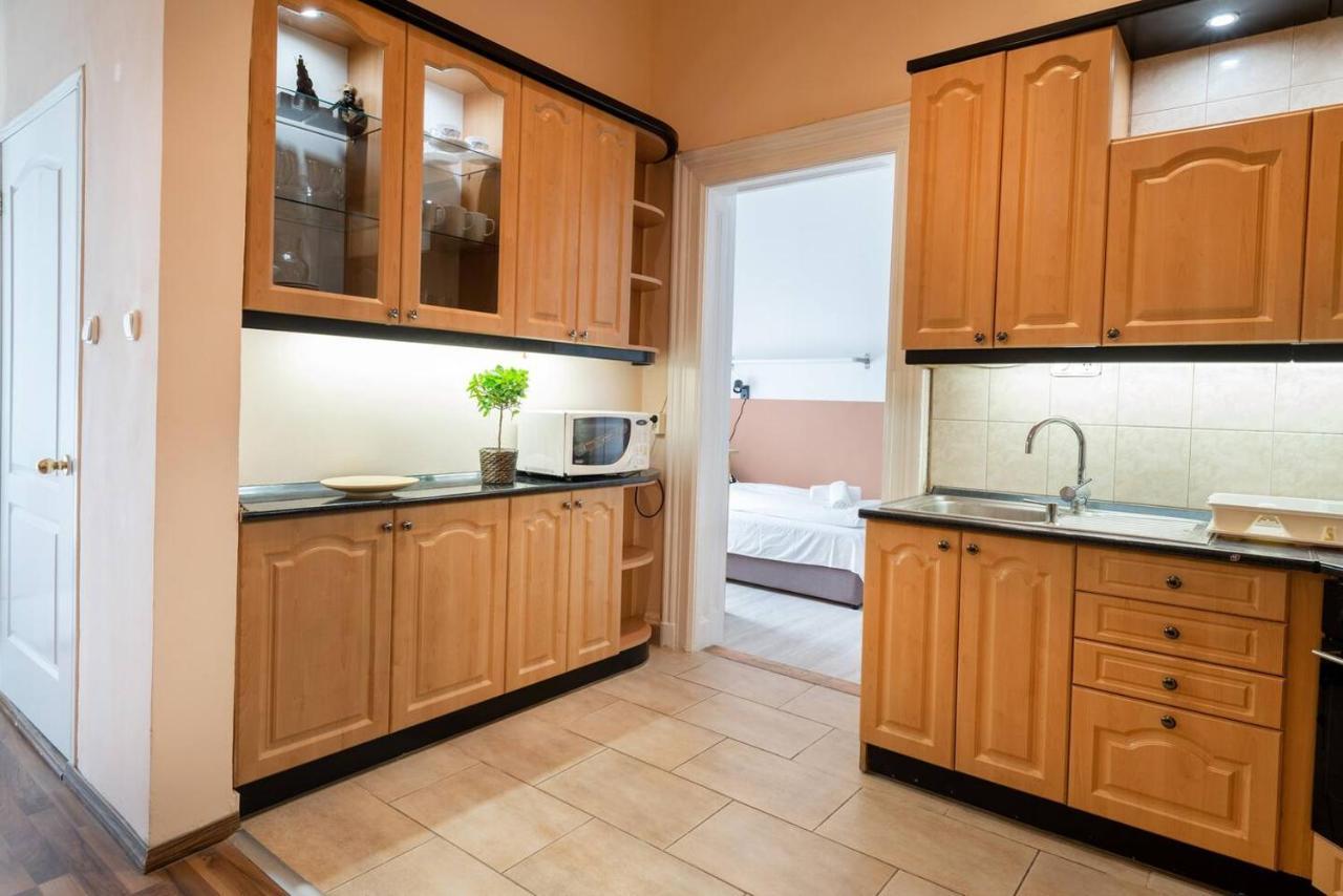 Central And Large Ac Home Away From Home 布达佩斯 外观 照片
